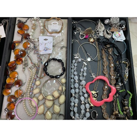 2+ Pounds 45+ Pcs All Wearable Vintage To Modern Jewelry Lot-Joan Rivers Include - Picture 3 of 16